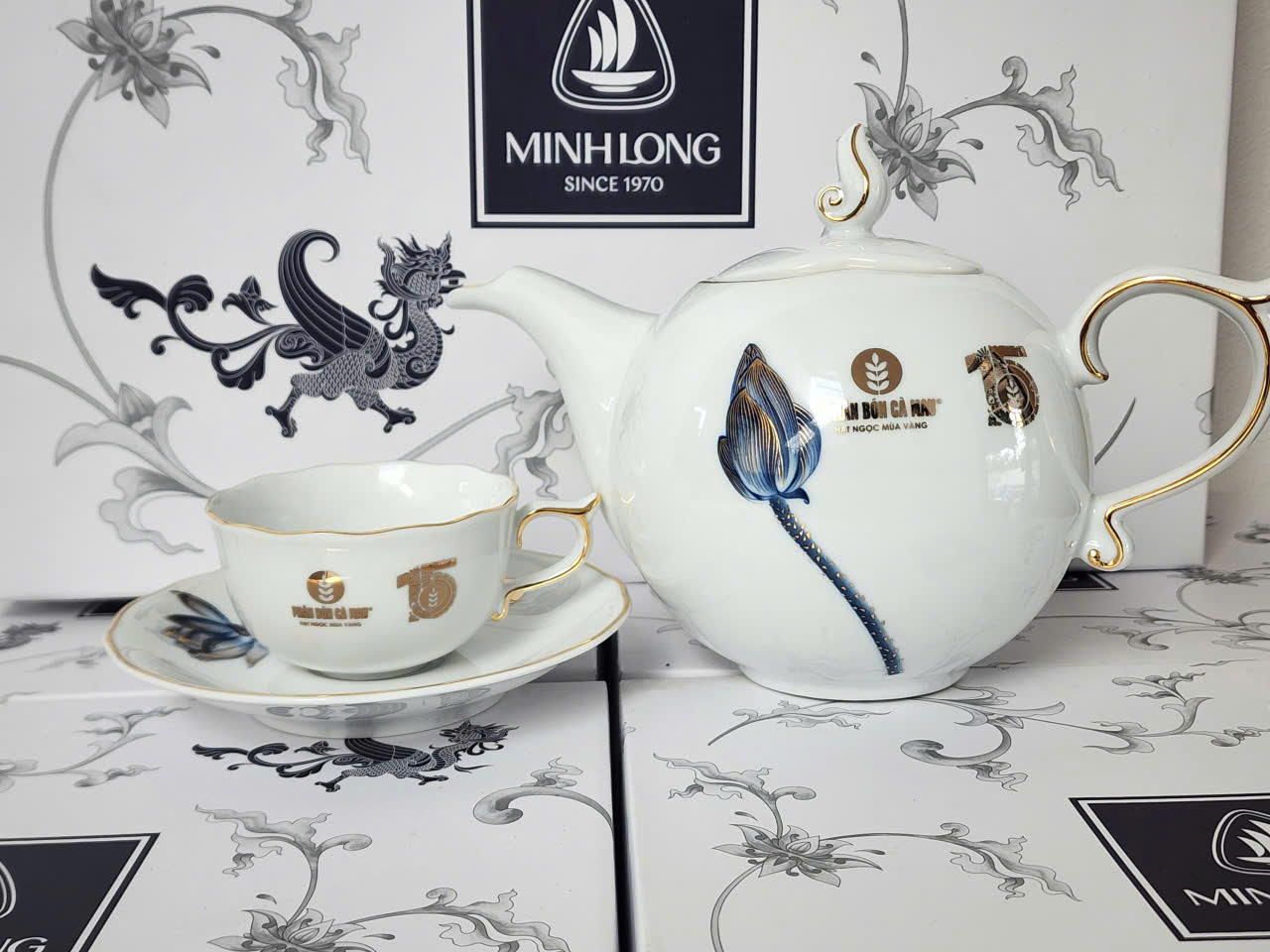in logo nhũ vàng ánh kim