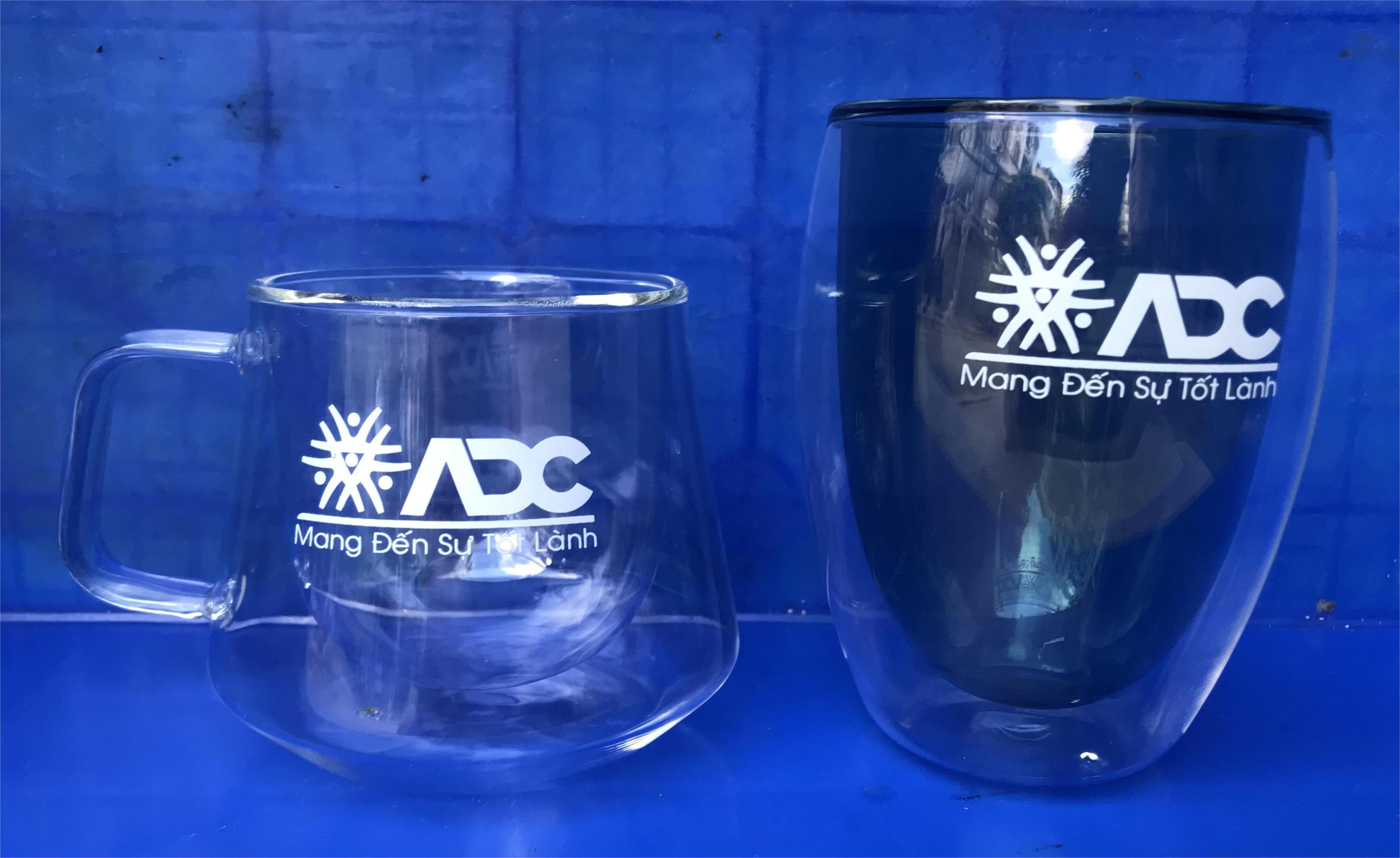 In chữ lên cốc thuỷ tinh