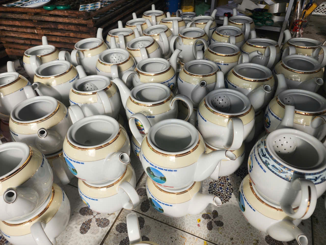in logo gốm sứ số lượng lớn